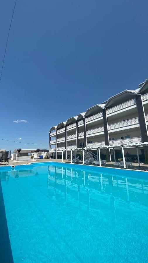 Lazurit Family Hotel Lazurne Extérieur photo