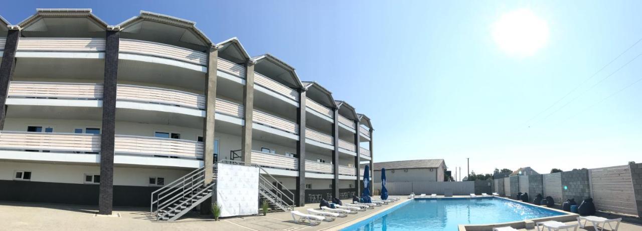 Lazurit Family Hotel Lazurne Extérieur photo
