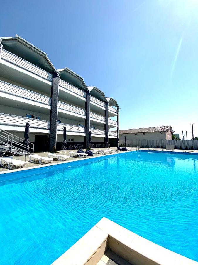 Lazurit Family Hotel Lazurne Extérieur photo